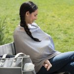 feeding-boppy-nursing-scarf-grey-2